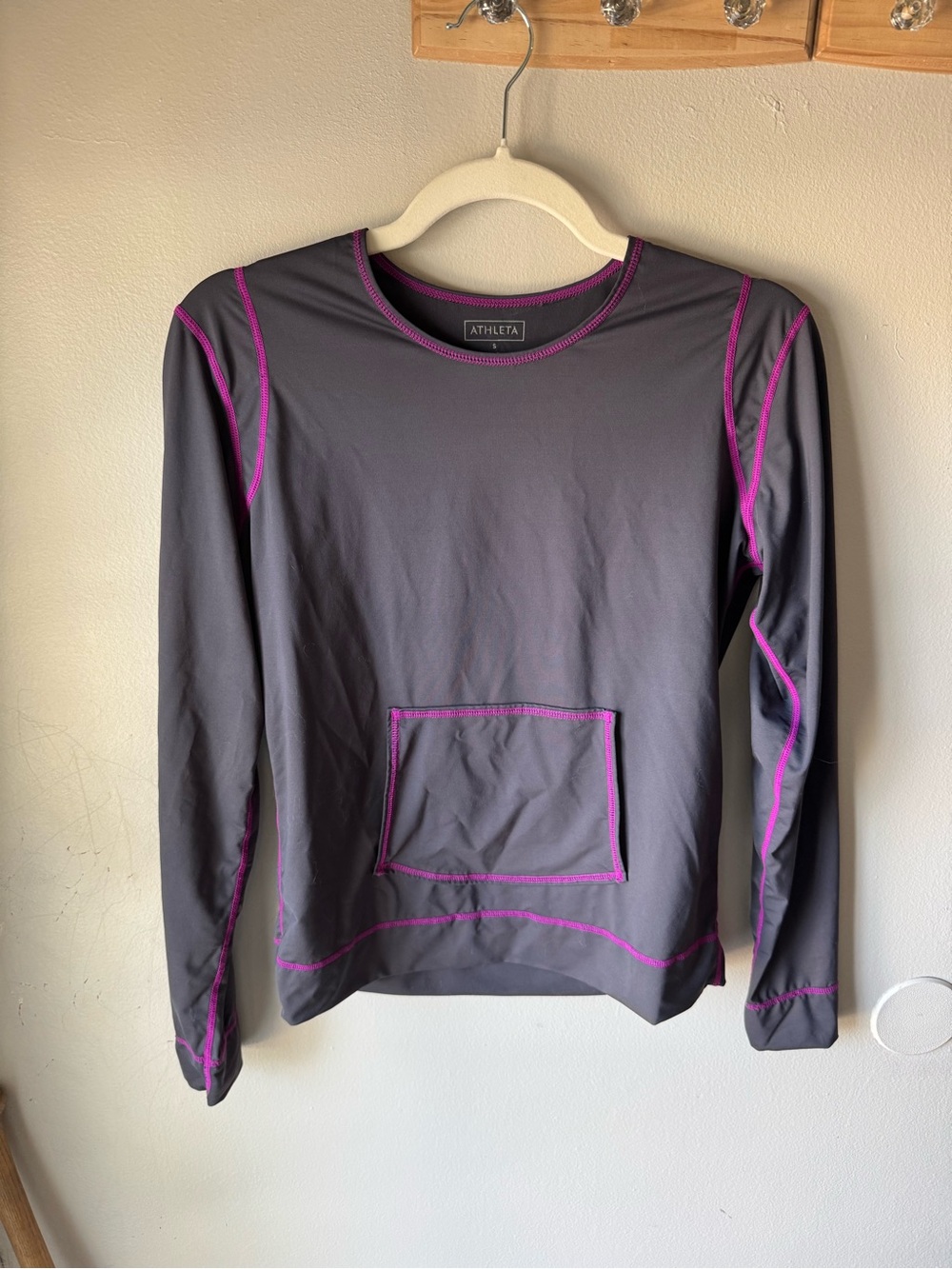 Athleta Womens Small Gray Rashguard Swim Shirt Long Sleeve Purple Trim Pocket